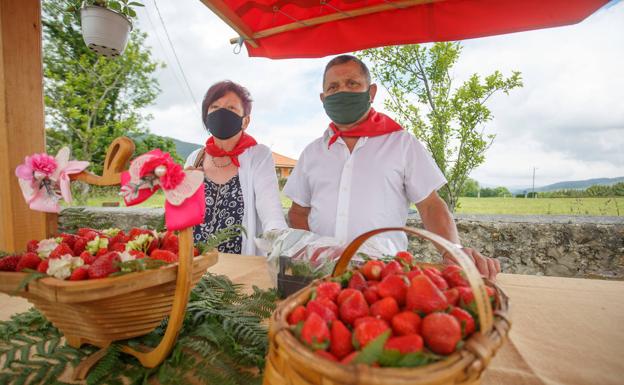 El consejero de Medio Rural: «La fresa de Candamo es ejemplo de modelo agrícola que ha sabido aguantar la pandemia»