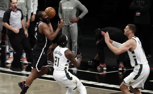 Los Nets ganan el primer juego ante los Bucks pese a lesión de Harden