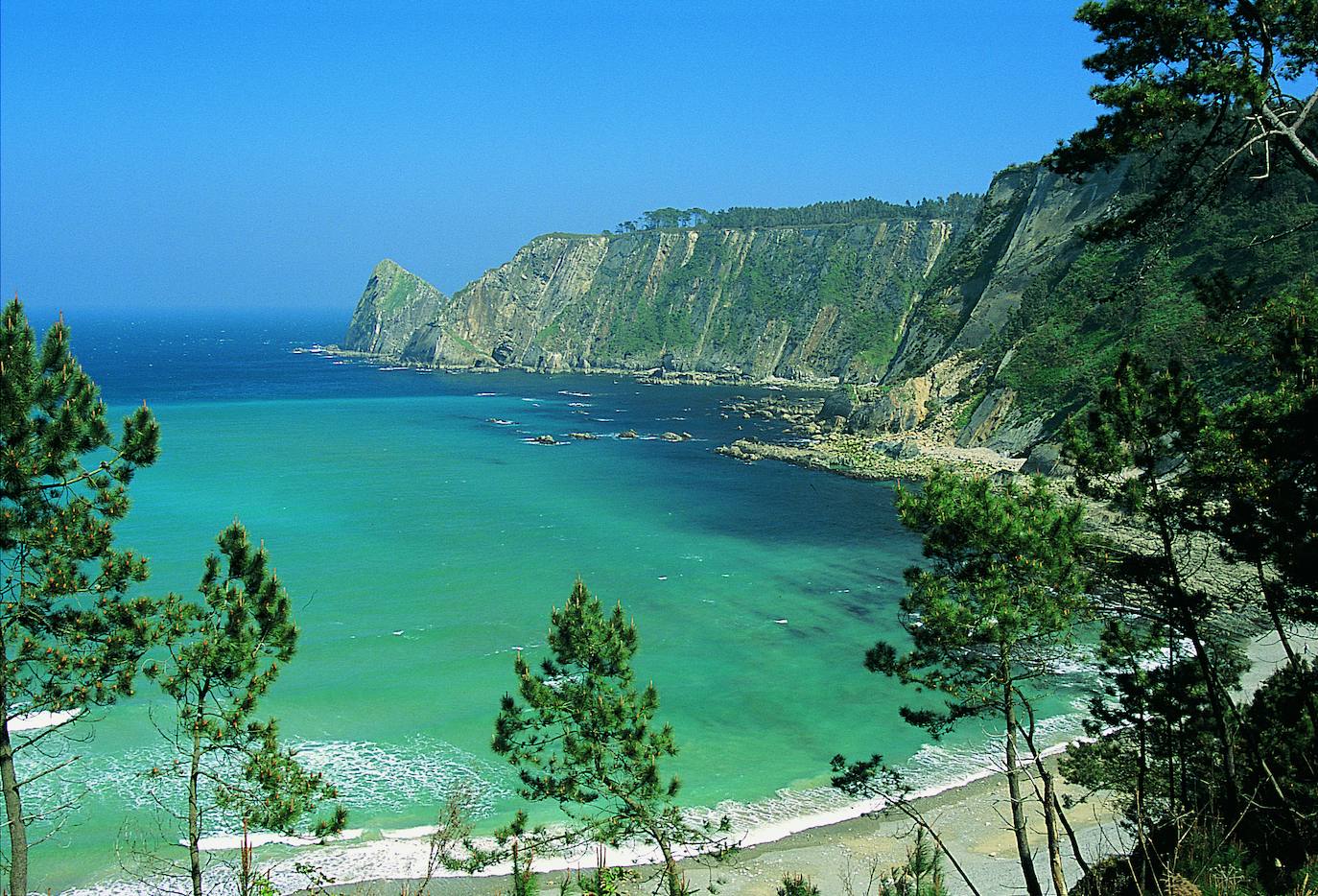 Playas para enamorarte este verano del occidente de Asturias