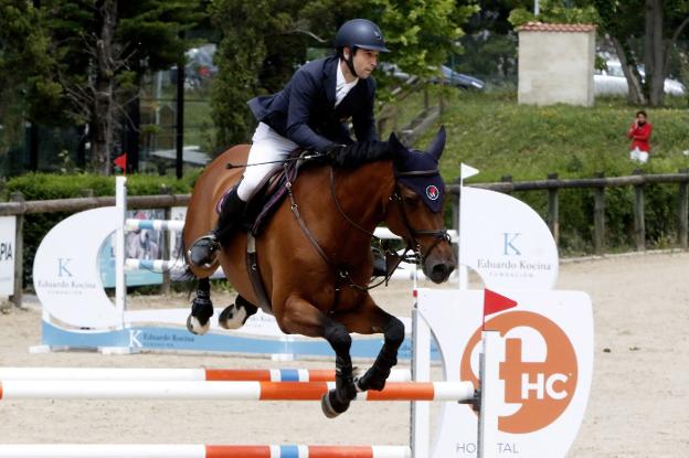 Fidel Dávila hace buena su regularidad en el Chas