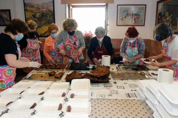 Torazo reparte más de 200 raciones de Boroña, el doble de lo previsto