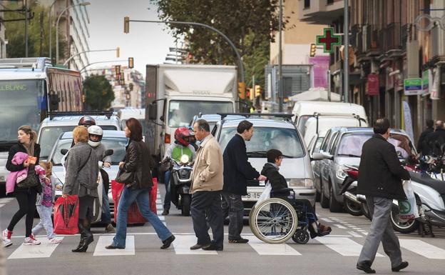 Un peatón deja inconsciente a un conductor que casi le atropella en Valencia