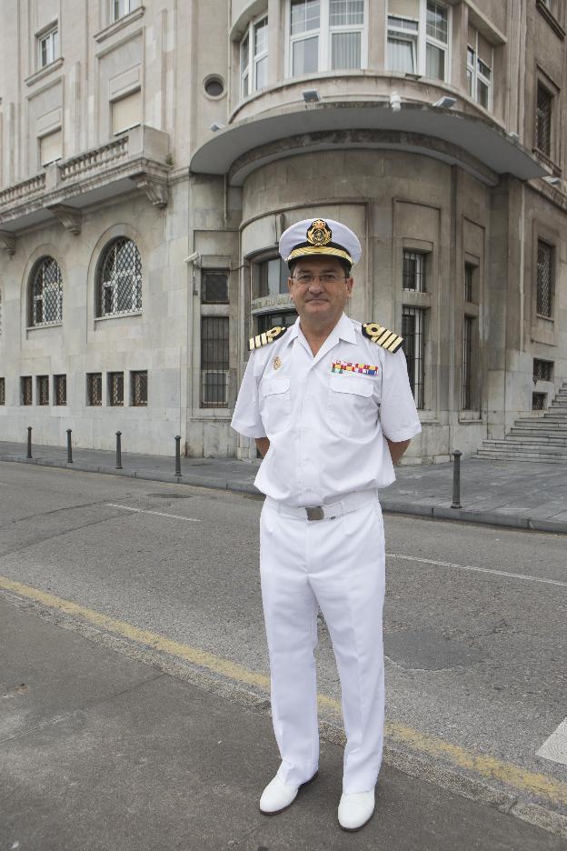 Carlos Orueta, comandante naval, cesa en el cargo el próximo 12 de julio