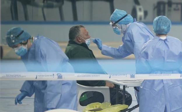 Salud hará un estudio con antígenos a la población de Tineo de 10 a 49 años ante el repunte de casos