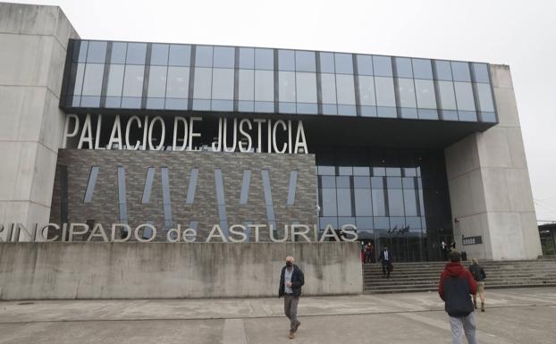 Piden 10 años y medio de prisión para un hombre que abusó de un niño de 12 años en Gijón