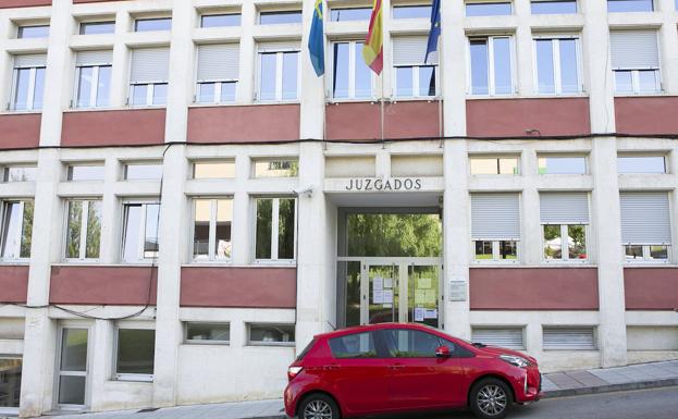 A prisión por robar a punta de pistola en un supermercado de Siero