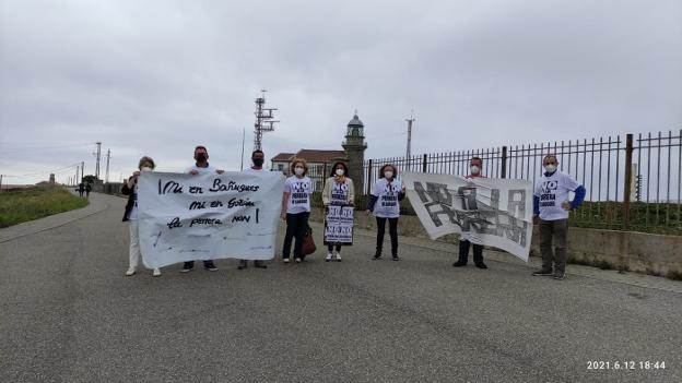 Protesta en Cabo Peñas por la perrera