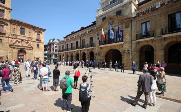 Oviedo se suma a los actos de repulsa por la muerte de las menores de Tenerife y Sevilla: «Este país se merece otra cosa»