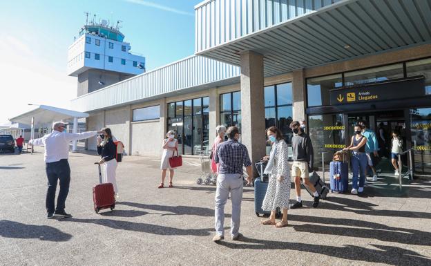 El aeropuerto de Asturias gana 21.000 viajeros tras el fin del estado de alarma