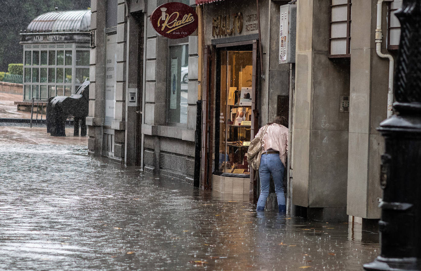 Espectacular tormenta en Asturias a las puertas del verano