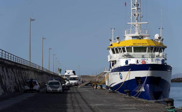 El buque oceanográfico buscará varios días más a Anna y Tomás Gimeno