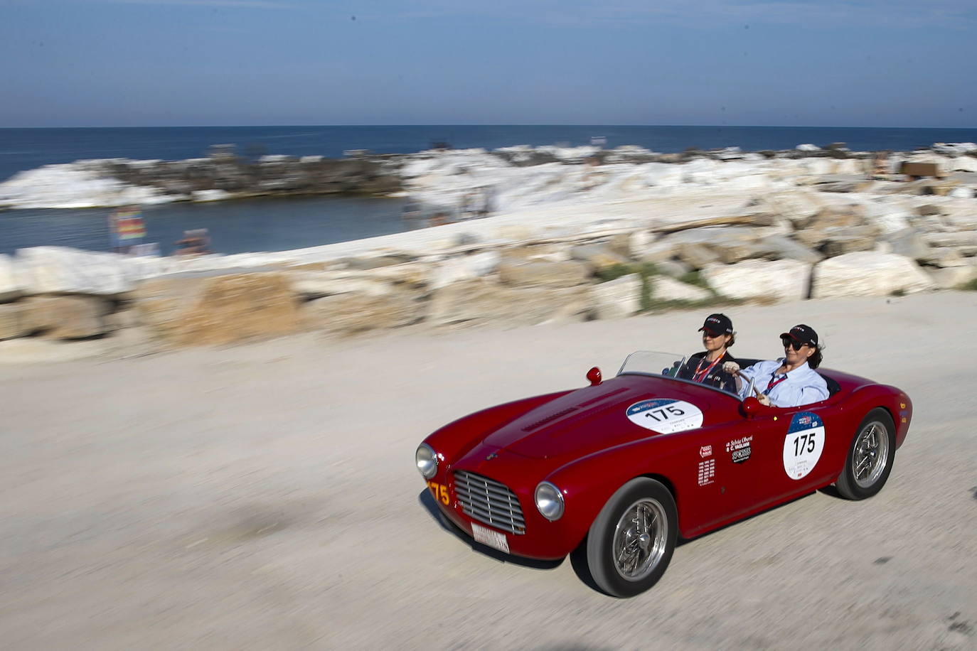 Rally de coches clásicos en Italia