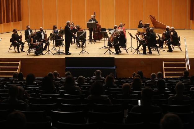 El Auditorio Príncipe Felipe se emociona con Bach y Schubert