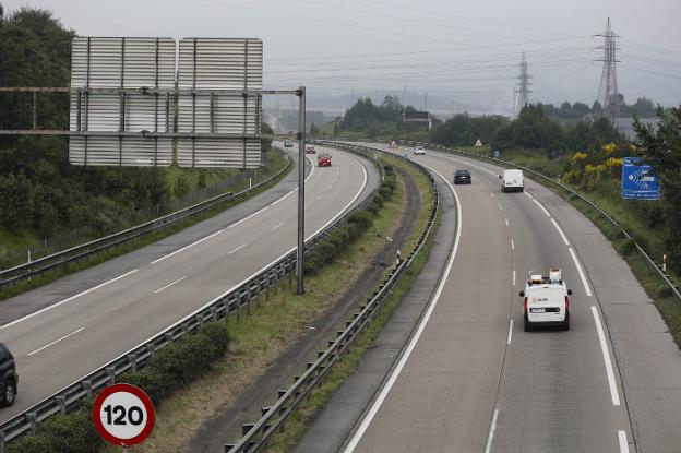 Los transportistas culpan de las retenciones en la 'Y' a la «falta de información»