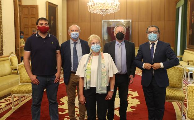 La mar, la literatura, el deporte y la ciencia protagonizan la entrega de medallas de Gijón