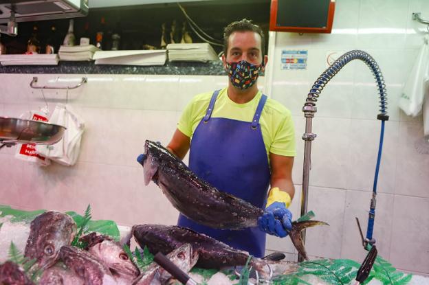 El bonito llega a cuentagotas y con precios altos en pescadería