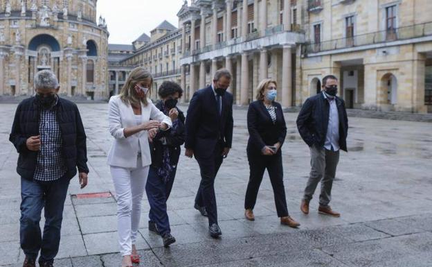 El secretario de Turismo aboga por un control «inteligente» del acceso a Picos