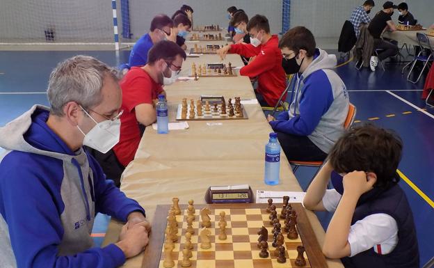 Eduardo Cueva y Roque Ordiz finalizaron en tablas