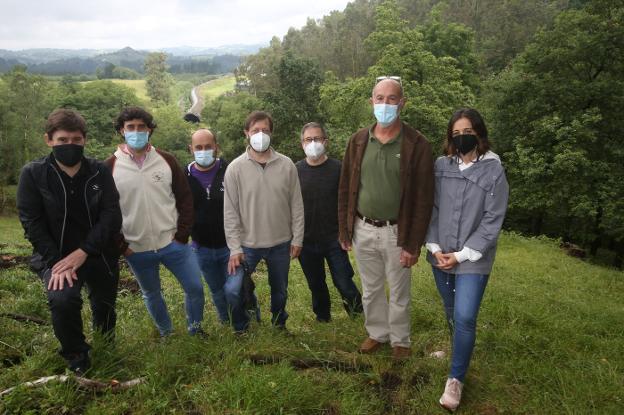 Los vecinos de Anes invitan al consejero de Medio Ambiente a «respirar» cerca del túnel