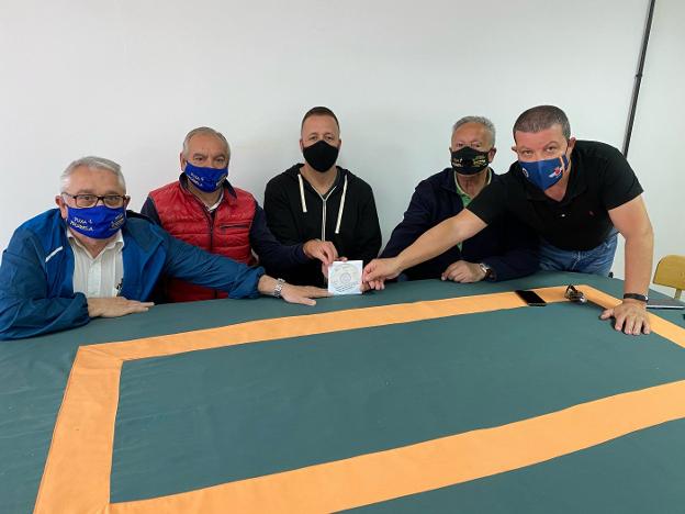 La Plataforma por la Pasarela del Bajo Nalón recibe el anteproyecto del Principado