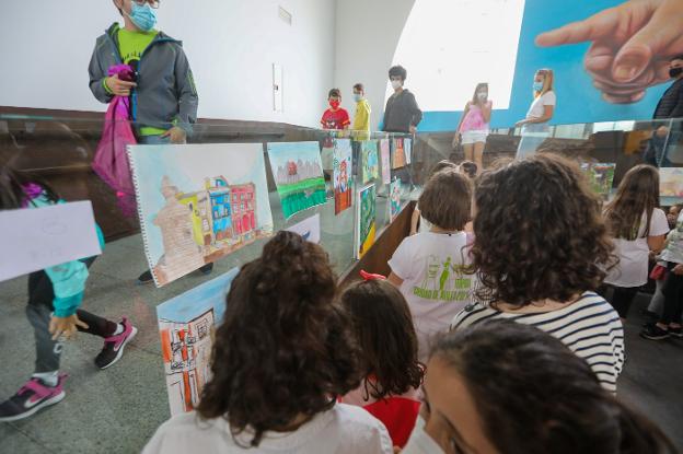 Los más pequeños despliegan su talento en el Certamen Nacional de Pintura Rápida