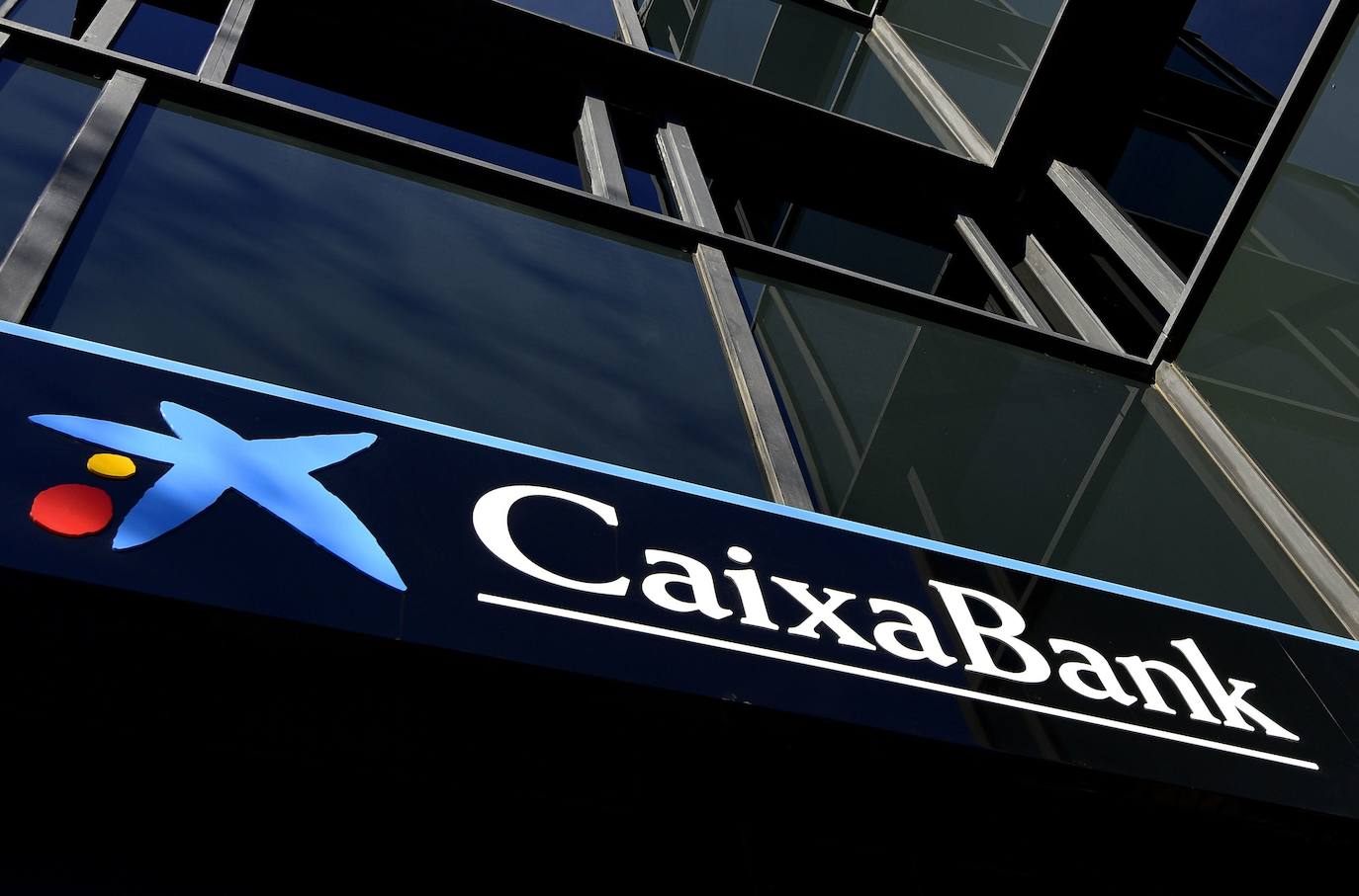 CaixaBank reduce a 6.950 las salidas del ERE para alcanzar un acuerdo