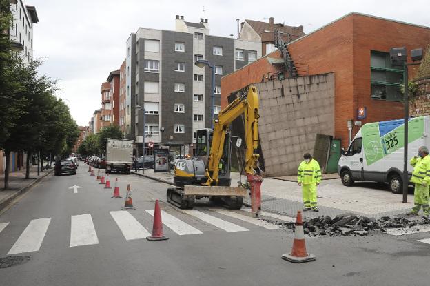 Las obras del carril bus de Brasil y Gran Capitán concluirán en agosto