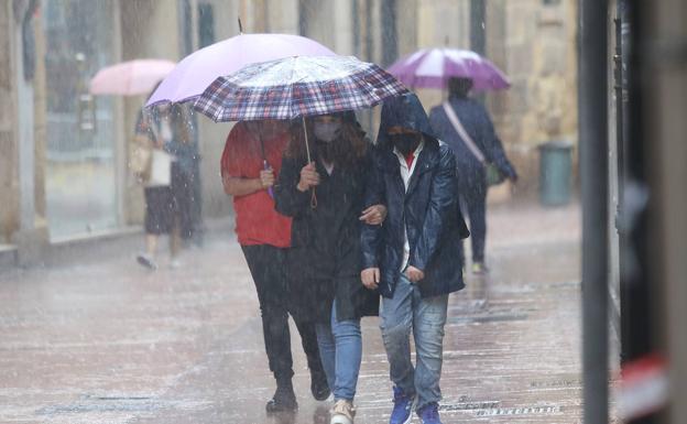 Las fuertes lluvias y tormentas ponen a Asturias de nuevo en alerta