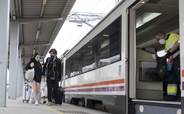 Los trenes playeros entre León y Gijón vuelven a circular y estos son sus horarios