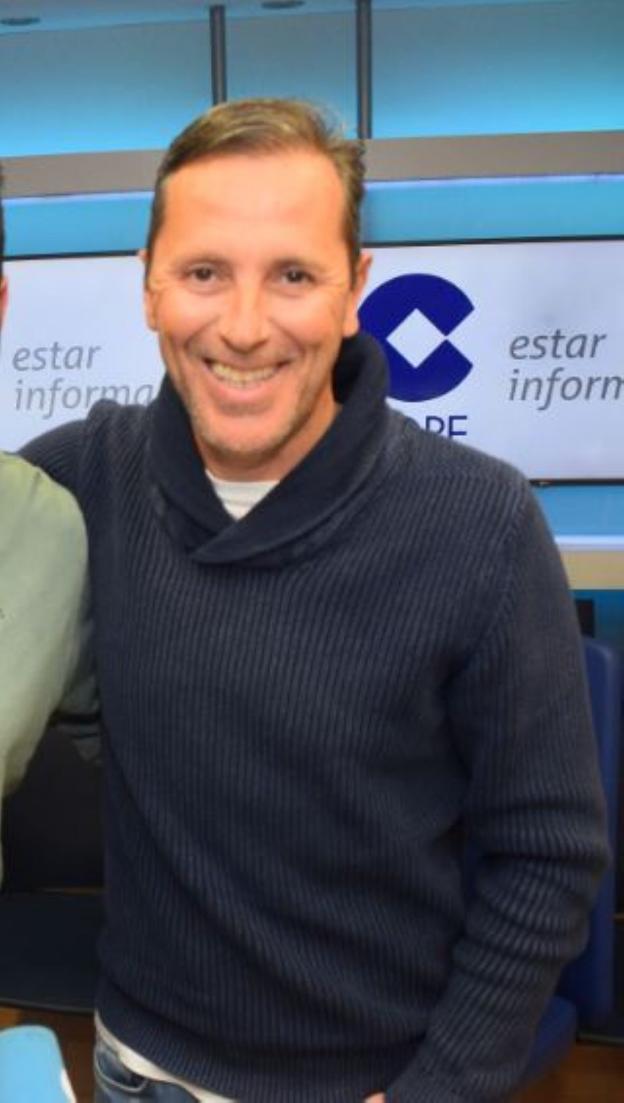 El periodista deportivo Paco González recibirá mañana el título de Hijo Adoptivo de Tineo