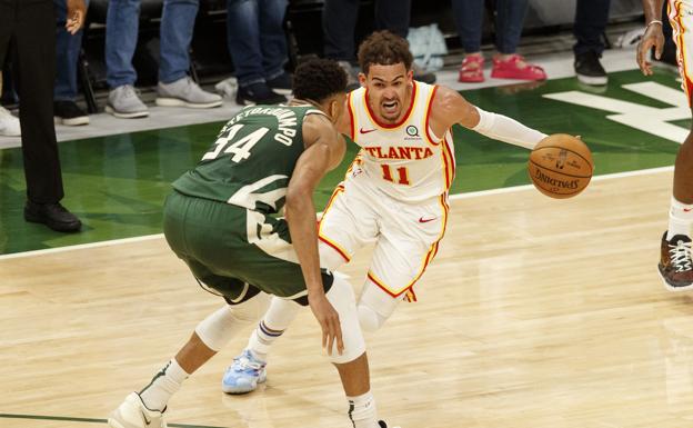 Un espectacular Trae Young consigue el primer triunfo de Atlanta ante Milwaukee