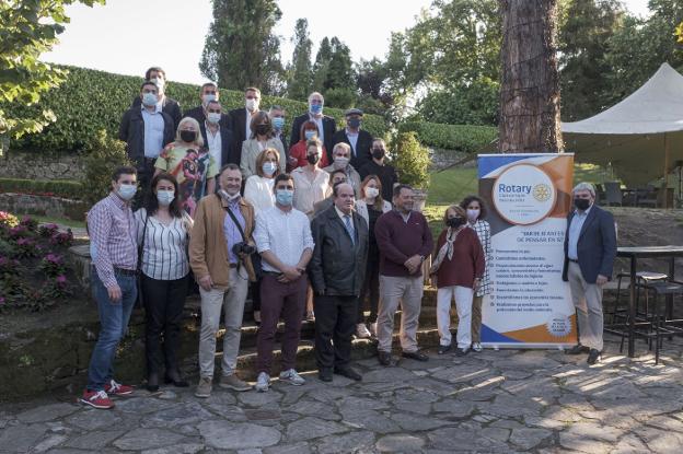 Brochazos de solidaridad gracias a los rotarios