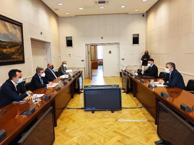 Transportes confirma que el bypass de Salas estará en julio y la autovía se retrasa