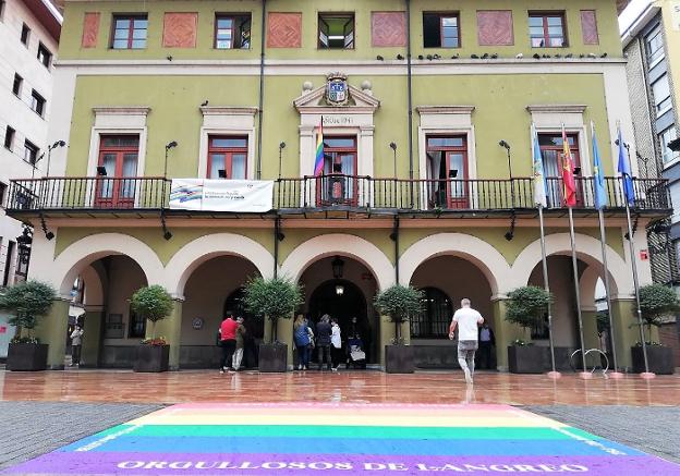 Pleno por el día del Orgullo LGTBI
