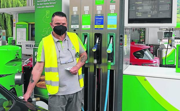 Llenar el depósito del coche en Asturias cuesta hasta 12 euros más que hace un año