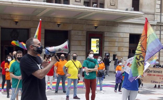 «Su respuesta reaccionaria no nos da miedo ni nos va a hacer callar», replica Xega a Vox