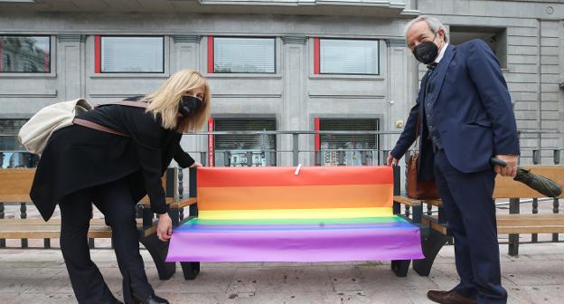 Oviedo se suma a la conmemoración del Día del Orgullo y luce el arcoíris en el calendario