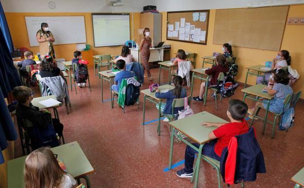 Barbón reconoce «errores» en la gestión educativa, pero defiende que las aulas fueron «espacios seguros»