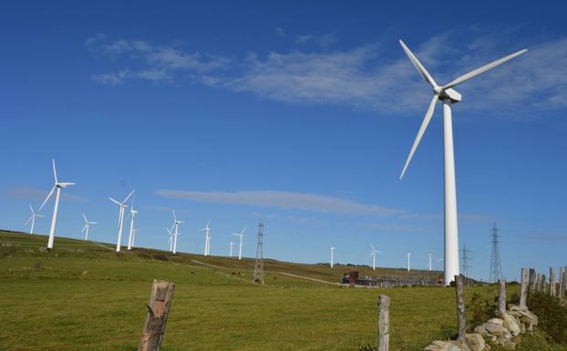 Muere un trabajador de 36 años tras caer desde 45 metros de altura en un parque eólico de Tineo