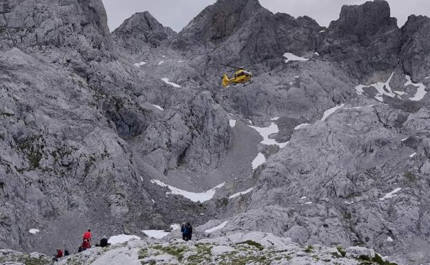 Intensa jornada en la montaña asturiana: evacúan a tres personas en solo un día