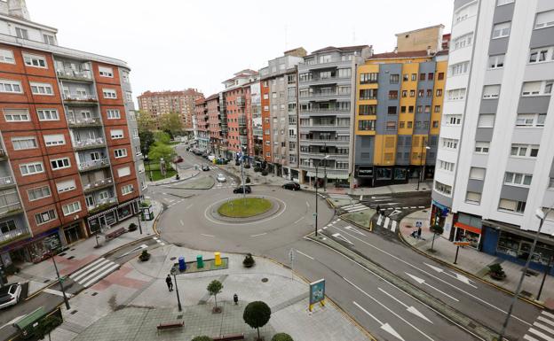 La ONCE reparte suerte en Avilés: «Tiró el cupón a la papelera. Creía que estaba bromeando»