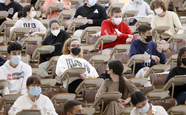 Más de 800 estudiantes asturianos se examinarán desde este martes en la convocatoria de julio de la EBAU