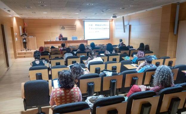 La Universidad de Oviedo presenta sus cursos de verano con el objetivo de acercar la institución a todo el territorio