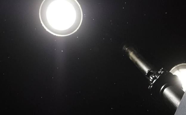 Cabranes destinará el remanente a renovar el alumbrado público