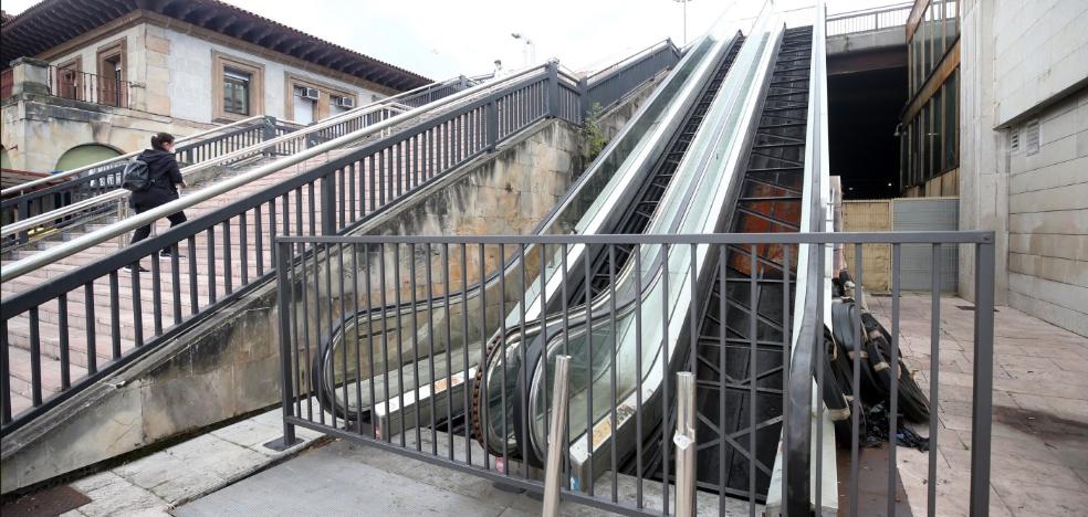 Cuatro escaleras mecánicas cubiertas para la losa, pero en 2022 | El