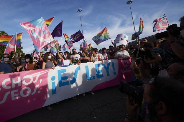 Los dueños de prostíbulos irán a la cárcel hasta tres años y se clausurarán sus establecimientos