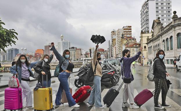 La alcaldesa de Gijón: «Nos estamos jugando la salud de nuestros jóvenes»