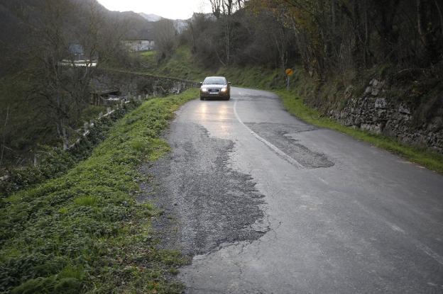La reforma de la carretera de La Cubilla comenzará a finales de año, dice la alcaldesa de Lena