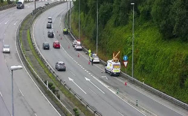 Un accidente obliga a cortar el carril derecho de la A-66 en Oviedo
