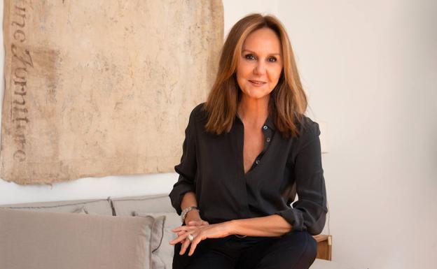 María Dueñas: «Las mujeres tenemos la capacidad adaptativa de podernos amoldar»